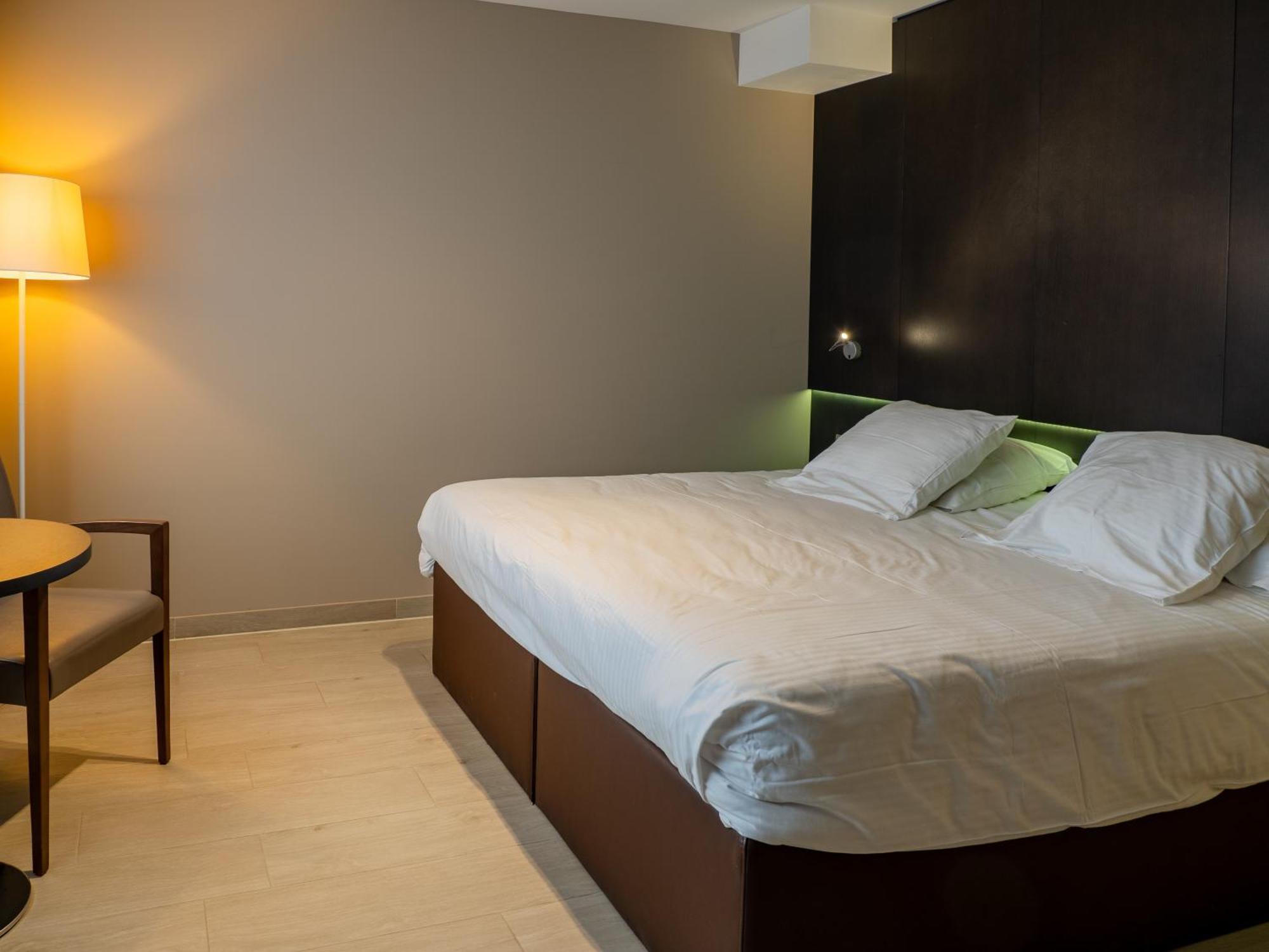 Tower Hotel Алст Екстериор снимка