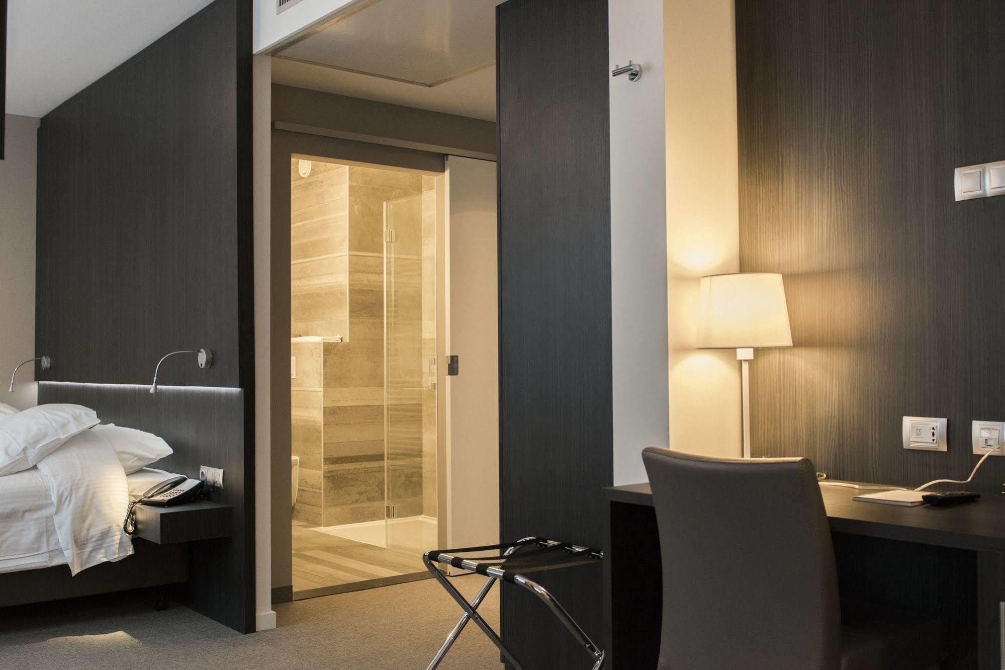 Tower Hotel Алст Екстериор снимка