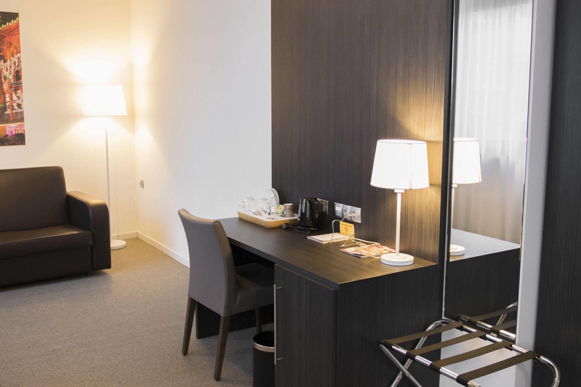 Tower Hotel Алст Екстериор снимка