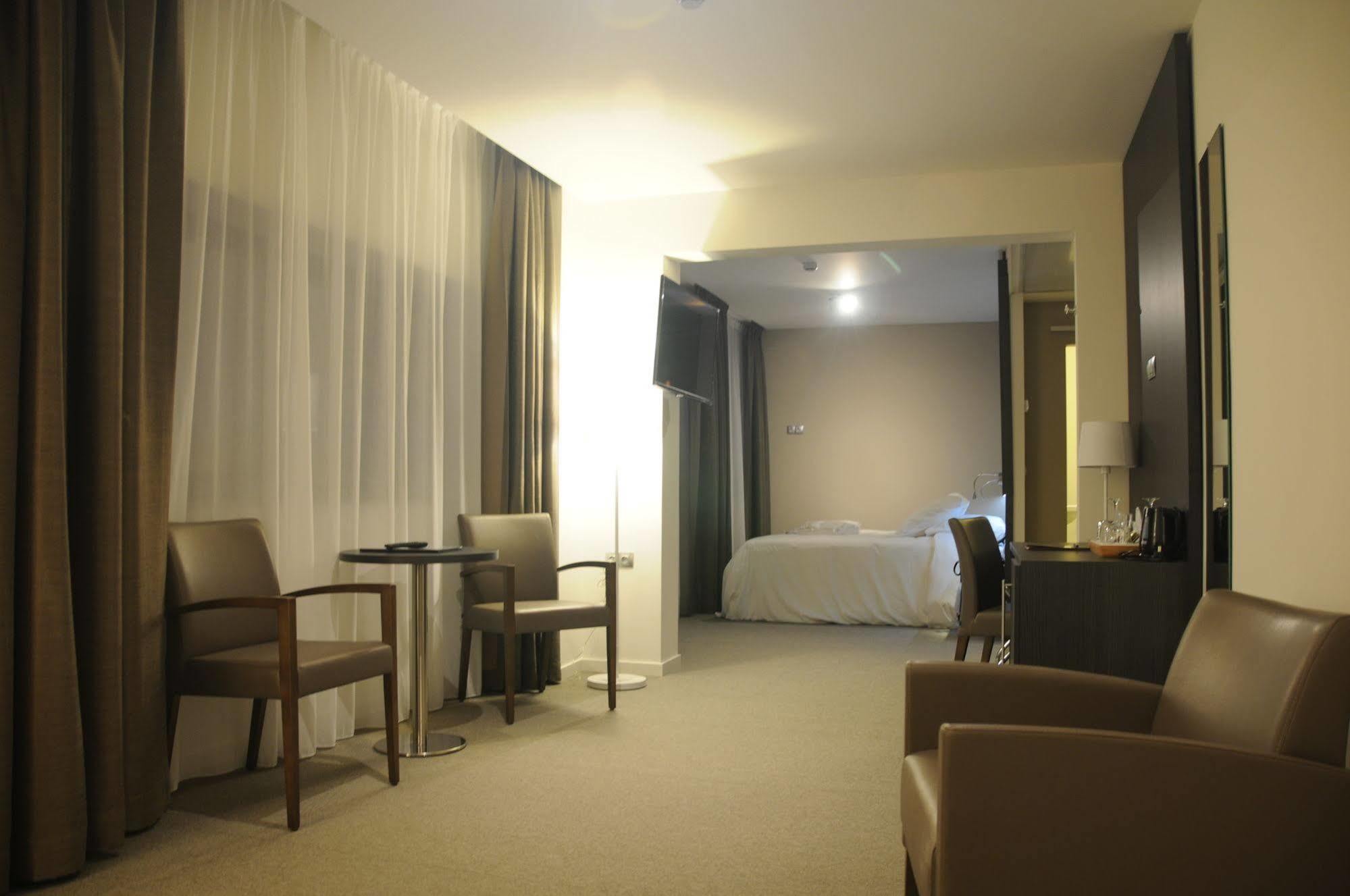 Tower Hotel Алст Екстериор снимка
